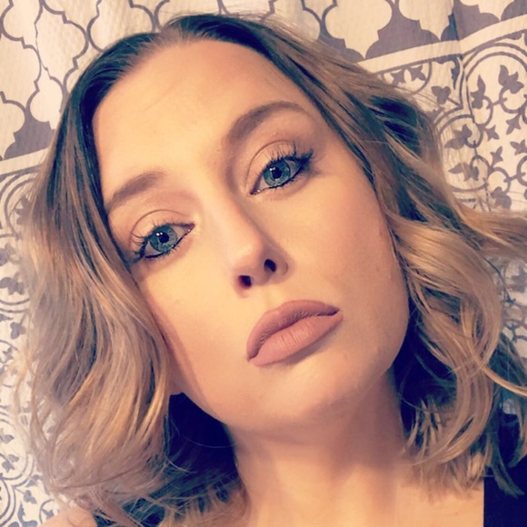 Meet your Posher, Megan - Picture 2 of 4